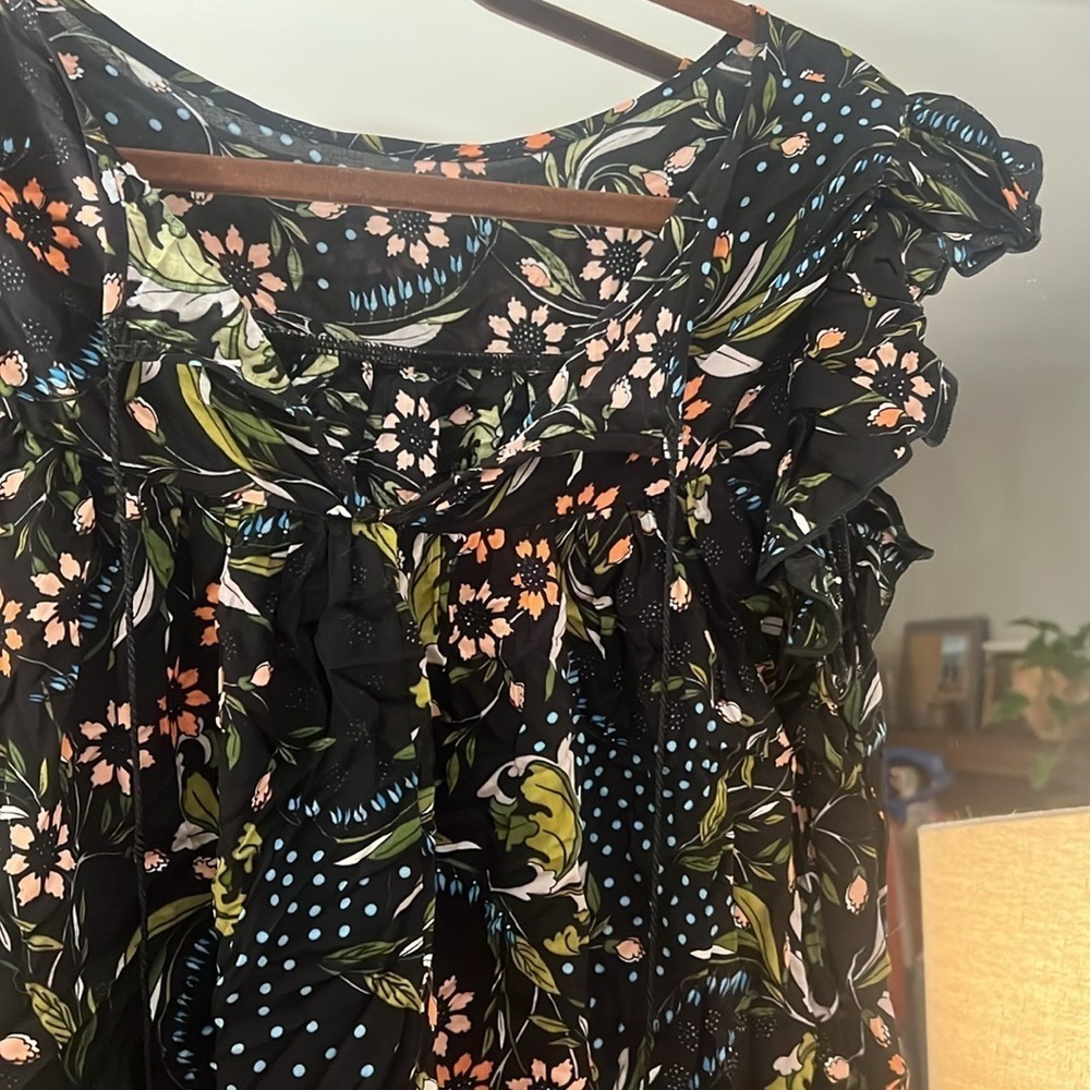 ModCloth Floral Flutter Sleeve‎ Blouse​​ - Picture 2 of 4